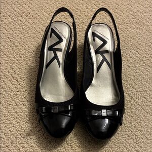 Anne Klein Black Slingback Heels with Bow. Patent leather and cloth. 8 1/2M